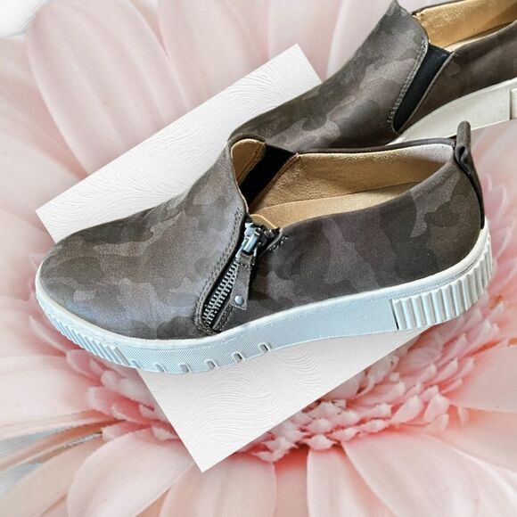 SOUL Naturalizer Turner Slip-On - Picture 1 of 7